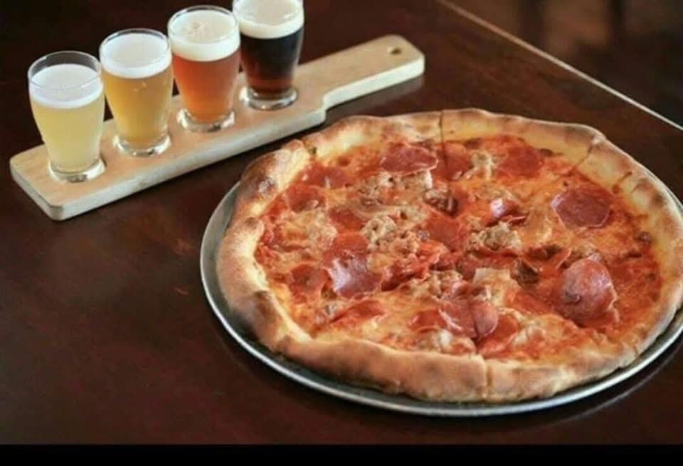 BillyZanne's tweet photo. - Papà ma tutti gli altri bambini lasciano latte e biscotti!
- Il nostro babbo natale è differente https://t.co/7IkuxvkrMt