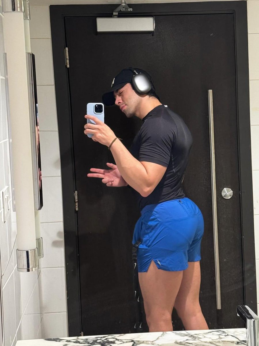 JulioSa59897640's tweet photo. Traigo ganas de un pu to asii 🍑 https://t.co/xuq3XNggZ8