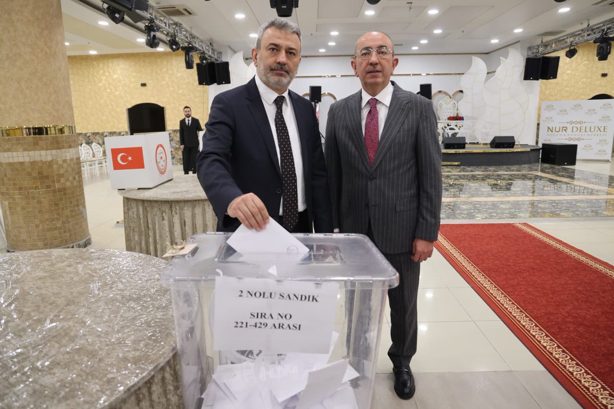 mmunlafalioglu's tweet photo. AK Parti Meram İlçe Başkanlığımızın 8. Olağan İlçe Kongresini heyecan, coşku ve büyük bir katılımla gerçekleştirdik.

Şahsımı ilçe başkanı olarak göreve seçen değerli teşkilat mensuplarımıza şükranlarımı sunuyor, Meram için uzun yıllar büyük azimle çalışarak görevi devreden Mustafa Dolular başkanımız ve yönetimine teşekkür ediyorum.

Cumhurbaşkanımız, liderimiz Sayın Recep Tayyip Erdoğan’ın önderliğinde ilçe yönetimimizle beraber Meram için ilk günkü aşk ve heyecanla çalışmaya devam edeceğiz.