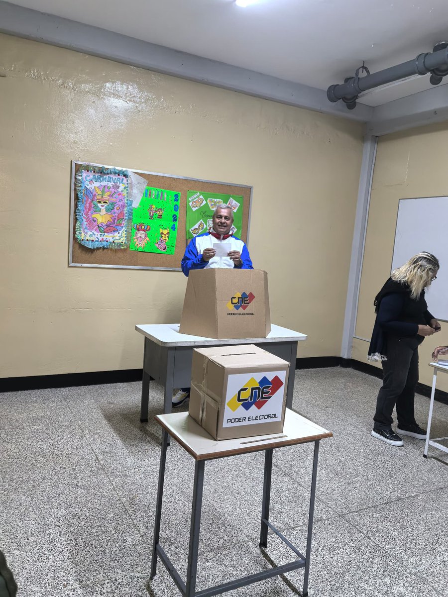 GRaulparedes's tweet photo. Hoy dia de patria ,seguimos haciendo Revolucion.

Venceremos .

Seguro estoy que todos y todas están participando .

Conciencia colectiva .

Reflexion interna . https://t.co/5svFGswiPL