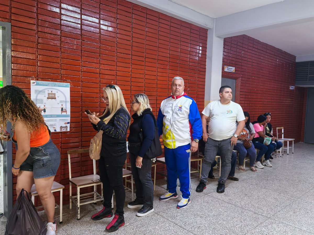 GRaulparedes's tweet photo. Hoy dia de patria ,seguimos haciendo Revolucion.

Venceremos .

Seguro estoy que todos y todas están participando .

Conciencia colectiva .

Reflexion interna . https://t.co/5svFGswiPL