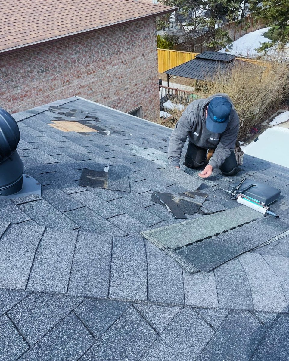 luso_roofing's tweet image. Properly retrofitting some shingles in the winter! 

🧑‍💻 lusoroofing.com
📲 647.866-6213
📧 info@LusoRoofing.com
#roofingitright #roofingcontractor #construction #toronto
#roofmaintenance 
#roofing #roofingtoronto #torontoroofing #roofinspection #roofrepairs #roofleak