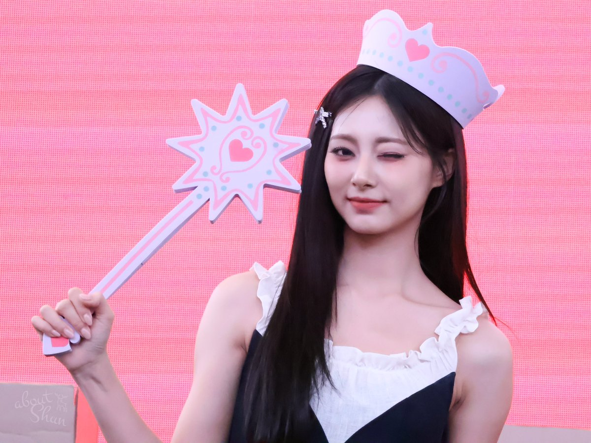 thinkaboutshun's tweet photo. 241215 팬싸

너무 귀여워… 애교 고마워💙💙💙

#TWICE #트와이스 #TZUYU #쯔위 #子瑜 #ツウィ https://t.co/LDY7YdQkQM