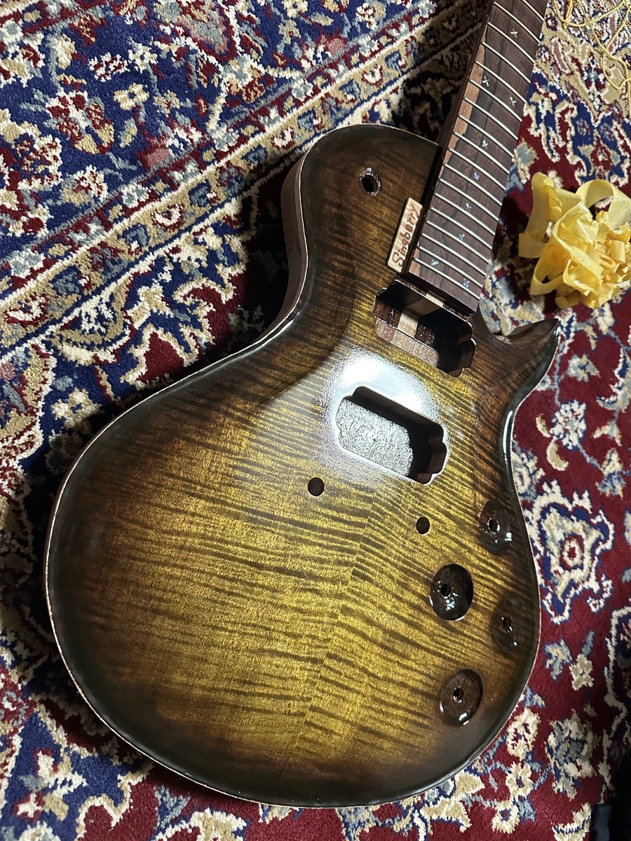 kenya2_d2's tweet photo. 塗装はほぼ完了
ギャランティー貼ってハードウェア着けたら完成です

トップはウレタン
それ以外はオイルフィニッシュ
#ギター作製
#ギタークラフト
#guitarcraft
#singlecut
#WIOguitars https://t.co/kNzpOQYJ53