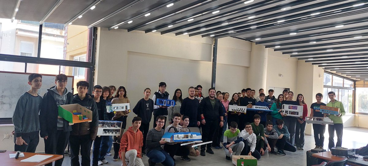 GSB_AydinGM's tweet photo. Aydın Gençlik Merkezimizin Deneyap Atölyesi öğrencileri tarafından hazırlanan Milli Teknoloji Hamlesi Programı ve Tasarım/Üretim Proje Şenliği  öğrenci velilerinin de katılımıyla hafta sonu gerçekleşti. #Deneyap 

 #GeleceğinTeknolojiYıldızları �� https://t.co/heGHaxhBvk