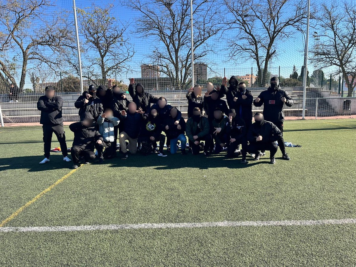 Buen domingo de fútbol, +3 puntos honrados y orgullosos animando con una pasión interminable con nuestros amigos de <a href="/unomasfans/">UNO MÁS FANS</a> 
ULTRAS PARLA 1990 🖤💙🕸️
