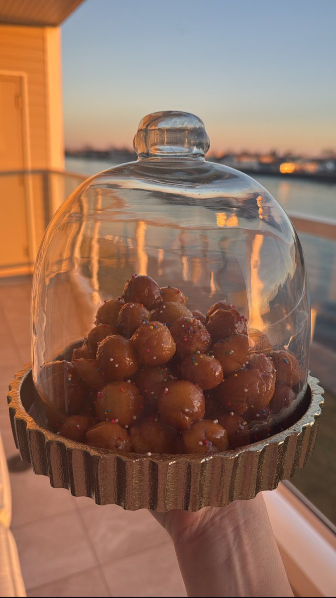 mdesantis02's tweet image. We made Struffoli’s yesterday for the first time.  Was a success 🙌🏻