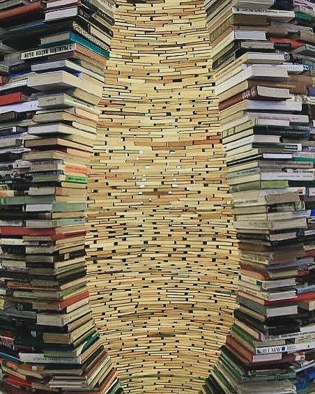 parmarthmori's tweet photo. Exploring the infinity book tower made of 8,000 books!📚 

#BookTower #BookTunnel #municipalitylibrary #books #prague #europe #parmarth #pm https://t.co/6FNZk9iMH3