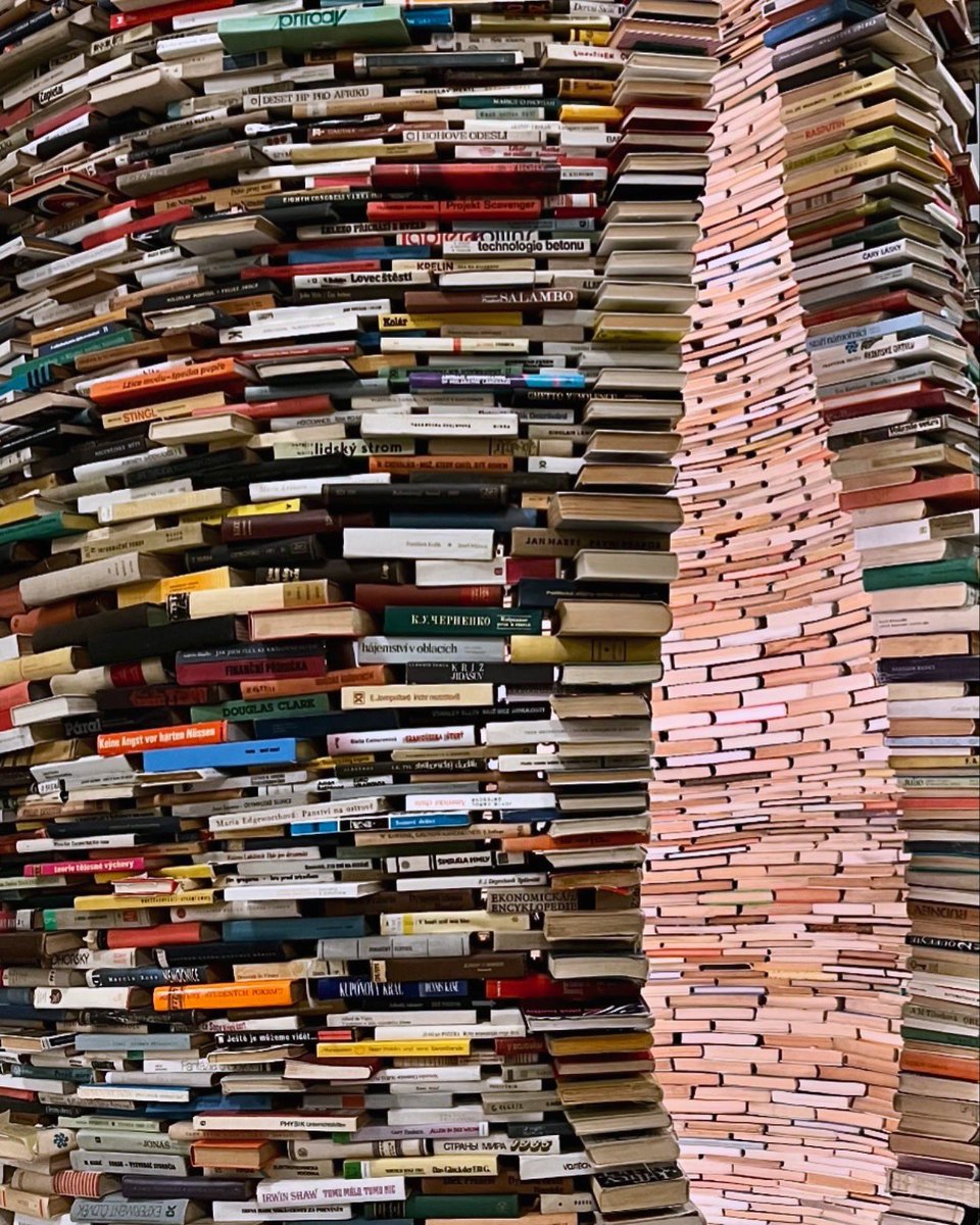 parmarthmori's tweet photo. Exploring the infinity book tower made of 8,000 books!📚 

#BookTower #BookTunnel #municipalitylibrary #books #prague #europe #parmarth #pm https://t.co/6FNZk9iMH3