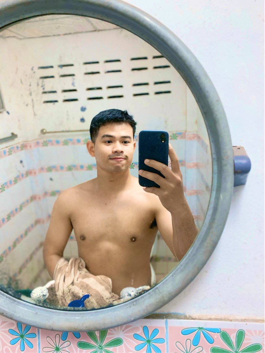 FamSitthikham's tweet photo. ก่อนอาบน้ำหาไรทำกัน😜💧😊 https://t.co/SHUtJftcSN