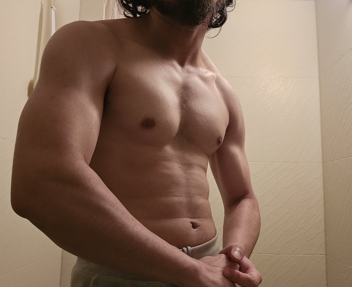 筋トレした～…
原稿やります 