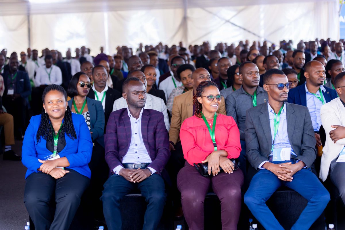 RwandaLabour's tweet image. Today, 957 public servants graduated from the inaugural National Induction Programme, in a ceremony officiated by @DrSenait. The programme is designed to promote 🔹Collaboration
 🔹Professionalism &amp;amp; ethics
 🔹Strategic alignment, to advance NST2 &amp;amp; V2050 goals #TeamRwanda #OneTeam