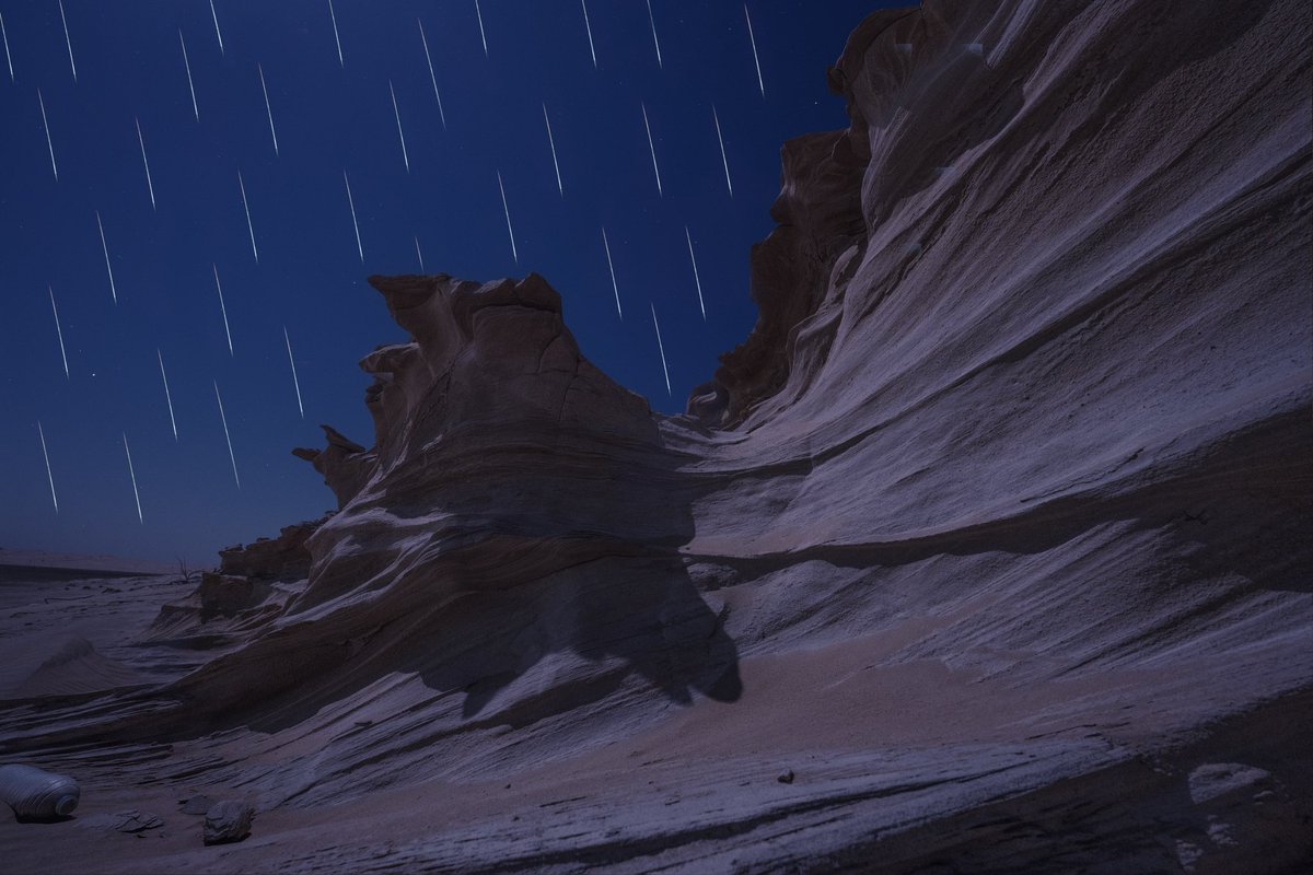 في الليلتين الماضيات ،، الحمدلله قدرت ارصد واصور شهب التوأميات من صحراء بوظبي وبالتحديد المنطقة الغربية …

اتمنى ان تنال على اعجابكم ..