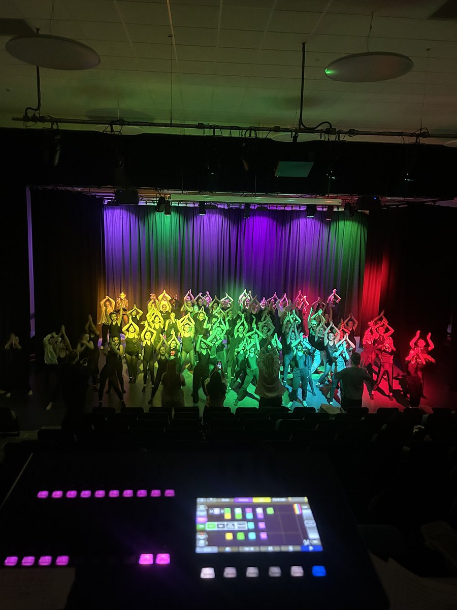 Miss__Richy's tweet photo. Productive Sunday at the dance show dress rehearsal! 2 days to go!👯‍♀️🎬 @BoclairAcademy @Boclair_PE https://t.co/8V4V9FNr16