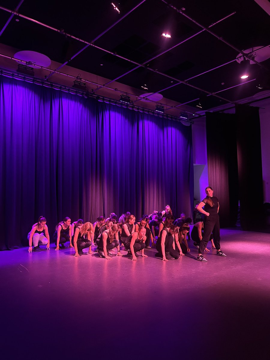 Miss__Richy's tweet photo. Productive Sunday at the dance show dress rehearsal! 2 days to go!👯‍♀️🎬 @BoclairAcademy @Boclair_PE https://t.co/8V4V9FNr16