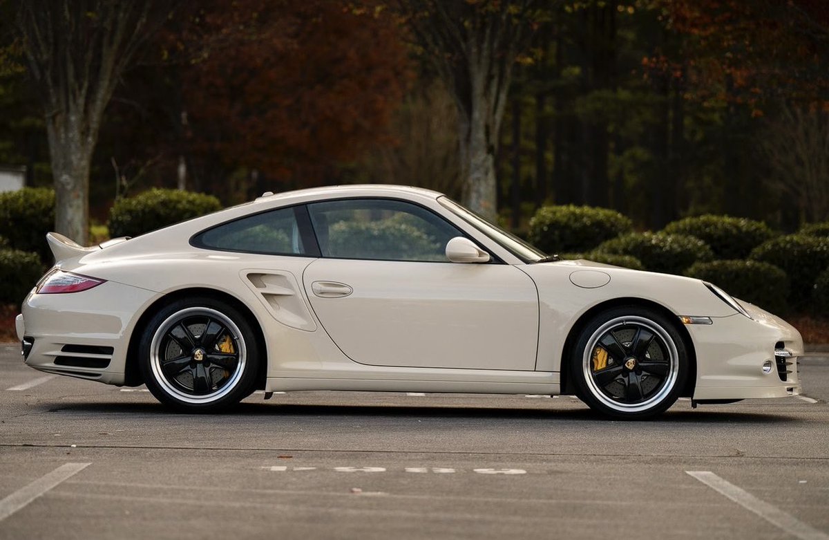 PorscheCIub's tweet photo. Cream White 997 Turbo S https://t.co/tTywY5sode