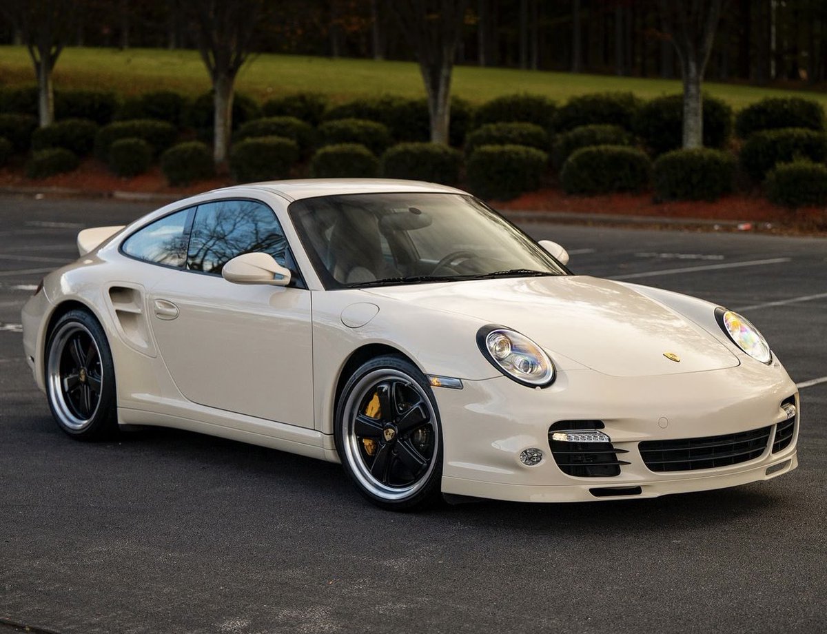 PorscheCIub's tweet photo. Cream White 997 Turbo S https://t.co/tTywY5sode