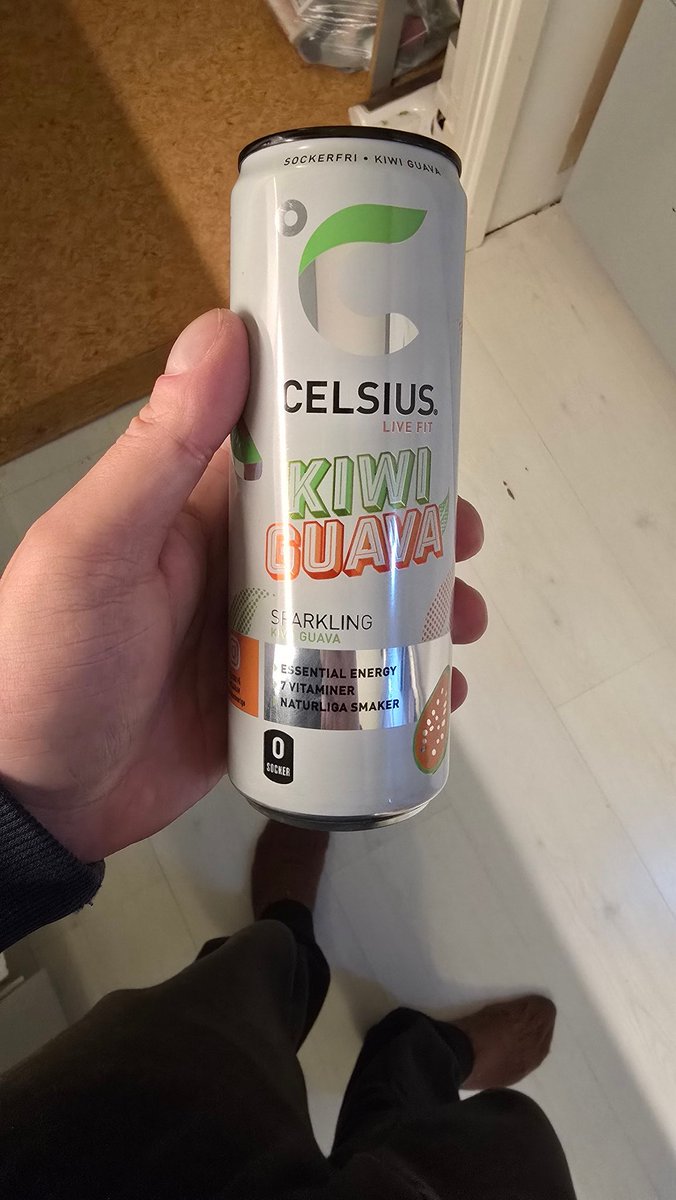 CelahiR88's tweet photo. Köpte en #cubacola för deras stöd till @esportstudion samt en @CelsiusOfficial för deras stöd till @SECSGO 

Svensk cs är bäst! 🇸🇪❤️ https://t.co/sqIIVeY1gC