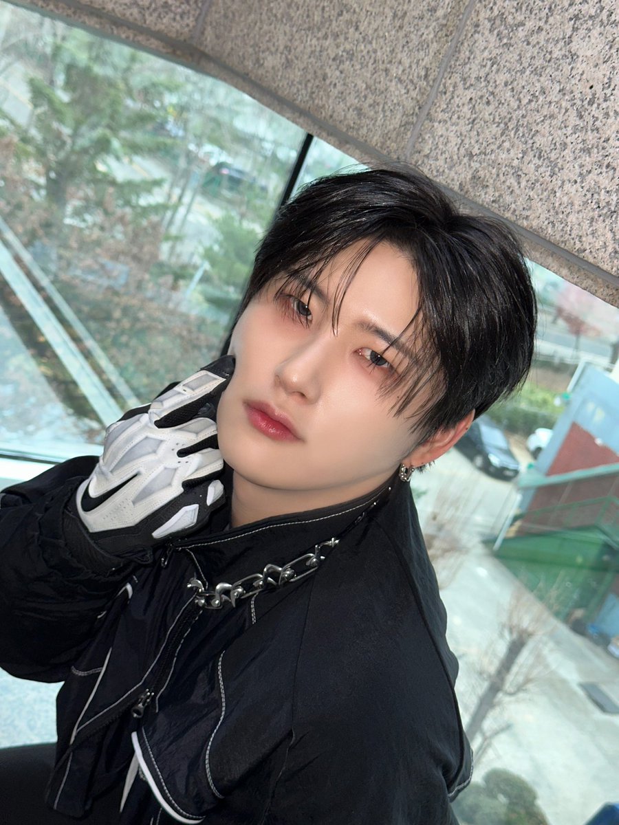 CRAVITY_twt's tweet photo. 나올네 나른곰아디 🐾
#우빈 https://t.co/fRFzSsYsif