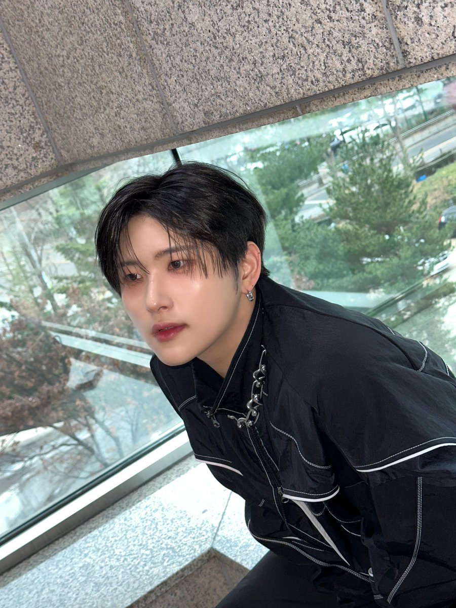 CRAVITY_twt's tweet photo. 나올네 나른곰아디 🐾
#우빈 https://t.co/fRFzSsYsif