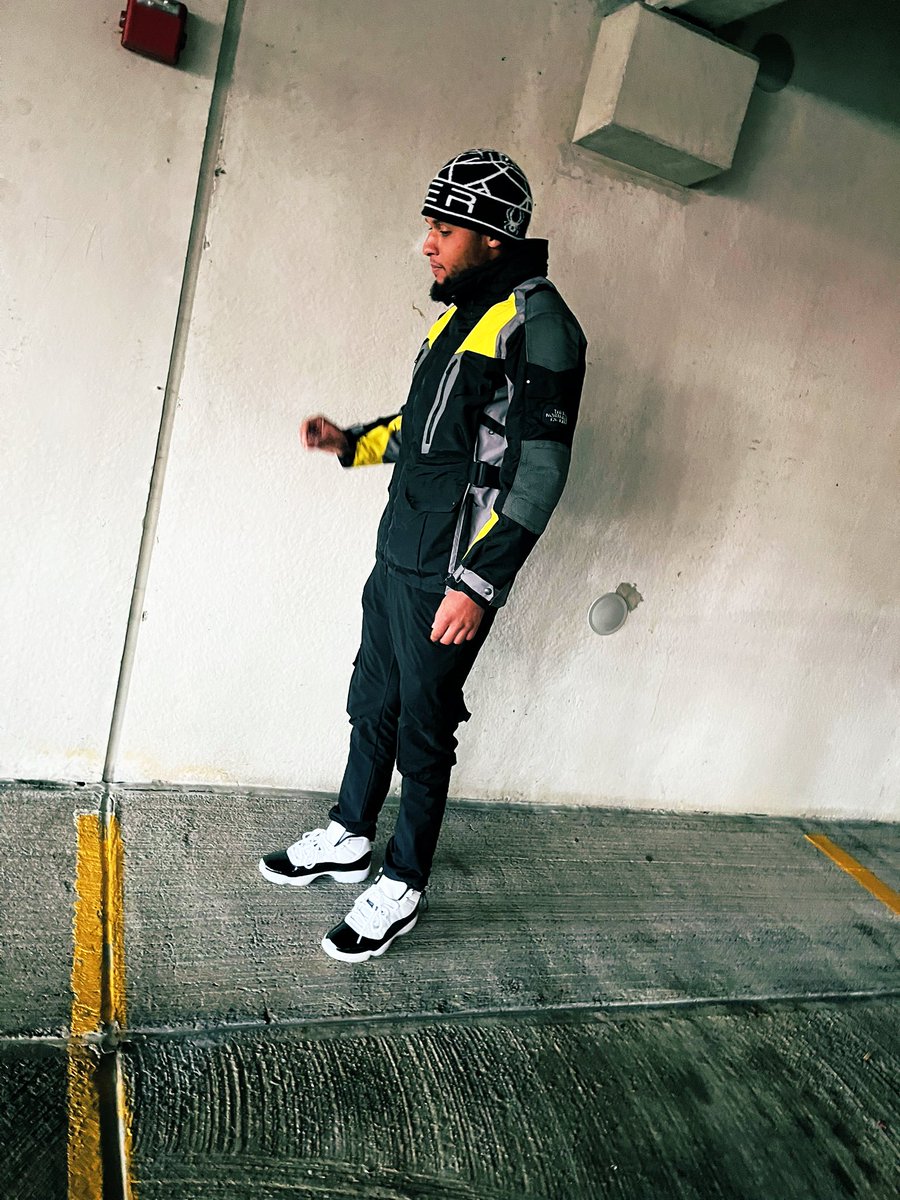 LarryBirds52's tweet photo. “I got on my grind
Bet they ain't think i could do it
Now im on they ass, they thought i was lying
I got through that storm, now im feeling fine”💯💴 https://t.co/HUc1CBzLSA
