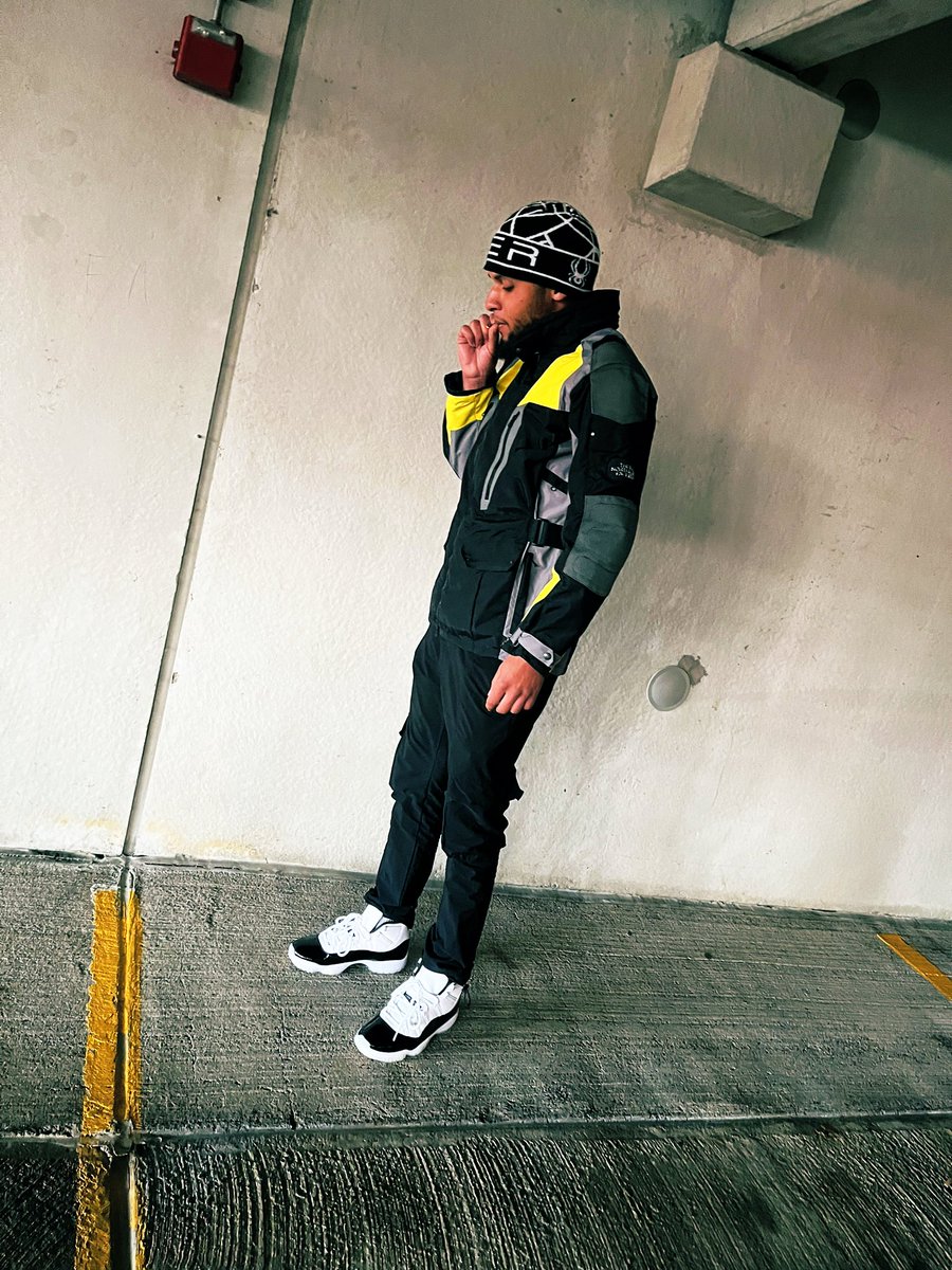 LarryBirds52's tweet photo. “I got on my grind
Bet they ain't think i could do it
Now im on they ass, they thought i was lying
I got through that storm, now im feeling fine”💯💴 https://t.co/HUc1CBzLSA