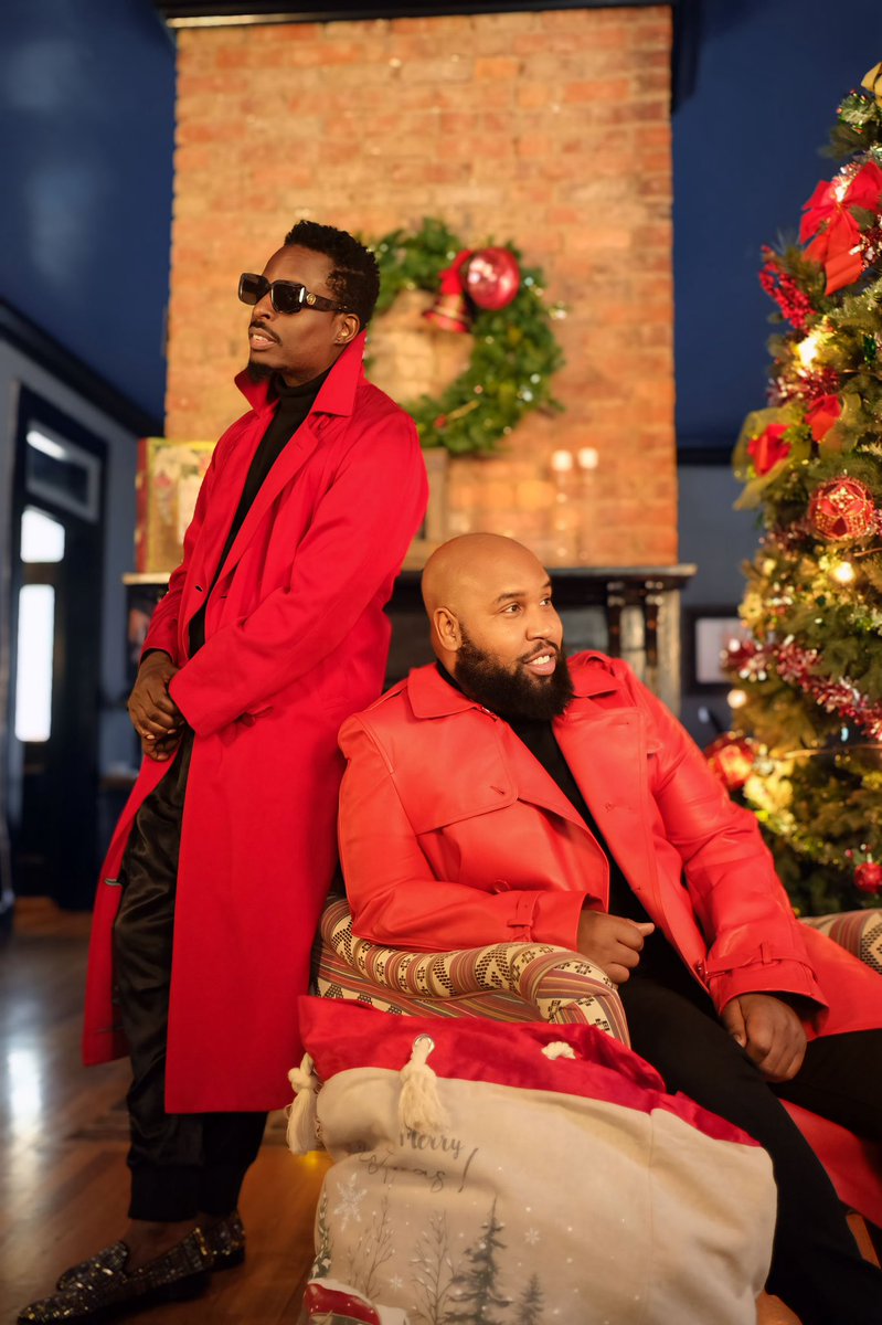 LouisYorkMusic's tweet image. If we had sent out Christmas cards we probably would’ve used 1 of these pics for the cover…but we didn’t, so this is as good as it gets. 
#aintnobodygottimeforthat.

Jingle bells, ho, ho, ho, and rum pa pum pum, everybody. 
Just want pie &amp;amp; peace of mind. 
We enjoy u 🫶🏾