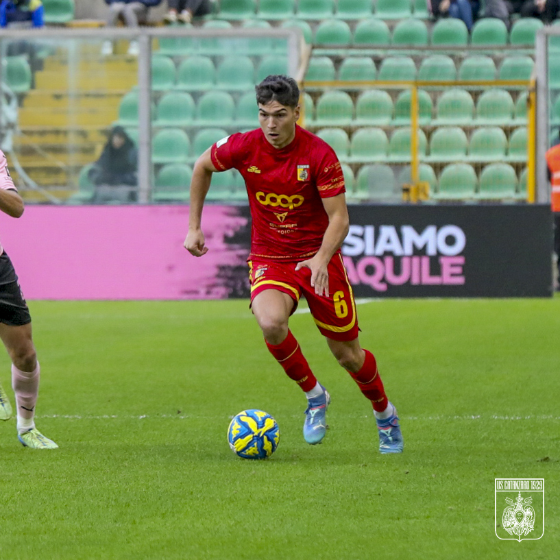 USCatanzaro1929's tweet photo. SI RIPRENDE: #PALCAT 1-1

Inizia il secondo tempo!
Forza ragazzi 💪

#AvantiAquile 🟡🔴 https://t.co/1VS11RklYN