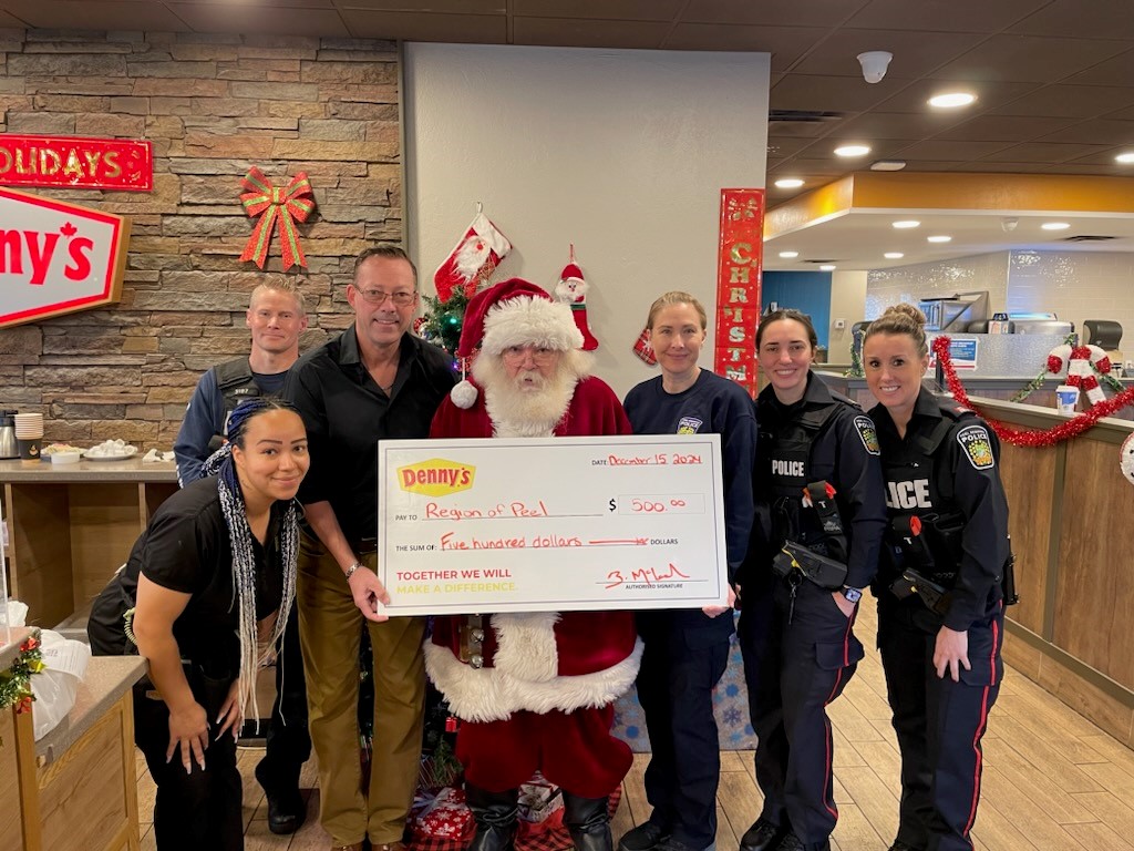 Thank you to @dennyscourtneypark for hosting the annual Breakfast with Santa- today from 9am-12pm and their generous donation to our Miracle on Main Street Toy campaign!

🎅Santa has to leave soon but come on down for breakfast and if able, bring a new unwrapped toy!