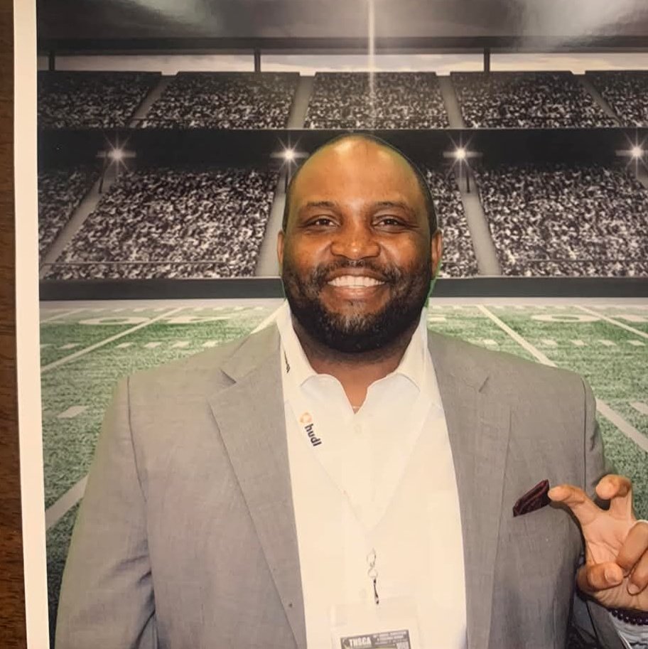 Thamannjr's tweet photo. #NewProfilePic light box, route match maniac! https://t.co/kdmgW873yV