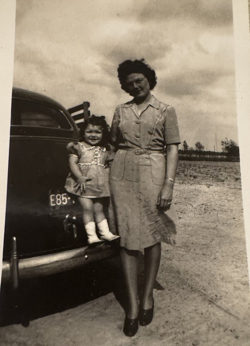 Susodo's tweet image. #DavesCarIDService One more to add to toddlers perched on cars. This time with a spotter.