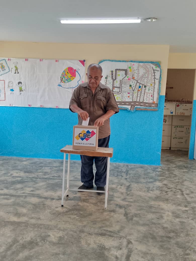 Votando por los #JuecesYJuezasDePaz La Justicia comunal para revolver conflictos comunitarios y crear un estado soberano capaz de construir y fortalecer desde las comunas sus propios espacios de convivencia donde se valore la paz y la vida