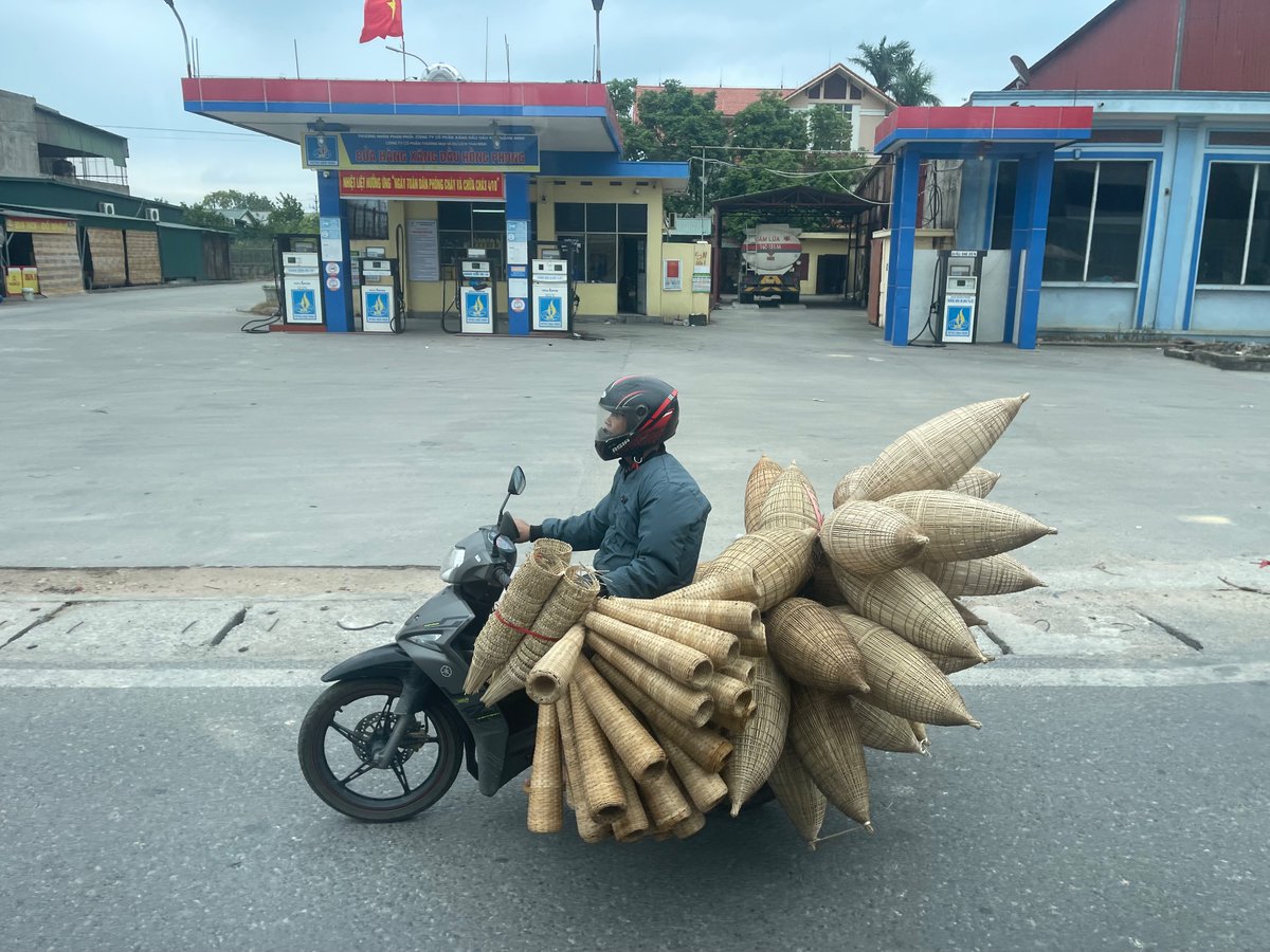 than_hoang's tweet photo. It has been a long time to be back with Twitter …..

Here are some funny photos about flexible ways to carry stuff in Vietnam by motorbikes and bicycles https://t.co/KyUrxuy0MG