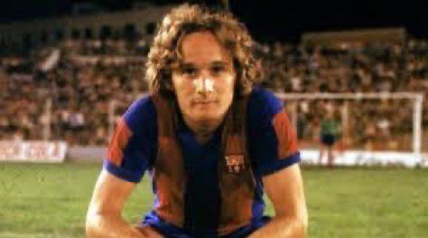 voltasport's tweet photo. 🎂 7️⃣2️⃣ Allan #Simonsen
Pequeño y rápido exjugador danés y Balón de Oro 1977, una de las figuras de la época y leyenda del Borussia Mönchengladbach, dejó huella en el FC Barcelona donde fue apodado Simonet, también jugó en Vejle BK y Charlton Athletic, jugó el Mundial 1986. https://t.co/SGv6GFjHJr