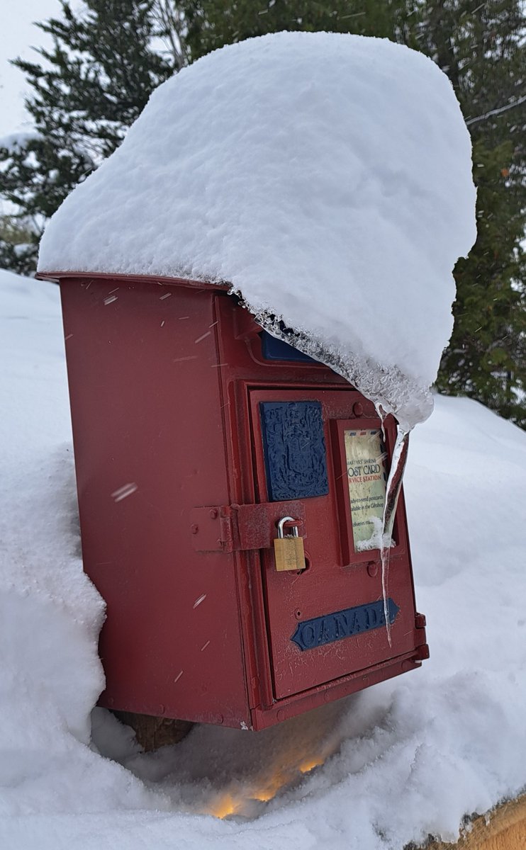 UteSchmid's tweet photo. @tomlin_bruce Thanks for inviting us to share #randomphotography. Snapped last week at the @martyrsshrine1 with thoughts of support for our Postal Workers who have been on strike now for a whole month! #Snowflakelady #ResidentialTourist #Southerngeorgianbay https://t.co/yDk0rzqj5W