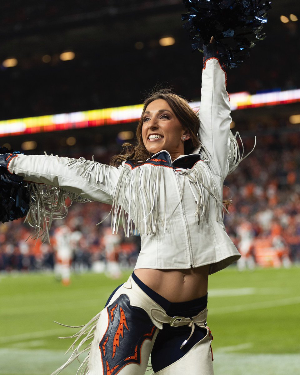 DBC_AlisonA's tweet photo. Saddle up, Broncos fans! 🐎 It’s game day, and the Colts don’t stand a chance. Who’s ready to bring the heat? 🏈🔥

 #BroncosCountry #INDvsDEN #DBC2024 https://t.co/qIcar804qY