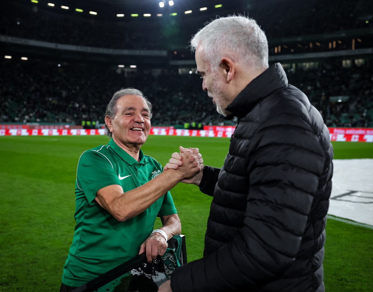 SCPModalidades's tweet image. Paquito, grande figura do #BoxeSCP, foi ontem homenageado no relvado do Estádio José Alvalade 🥊