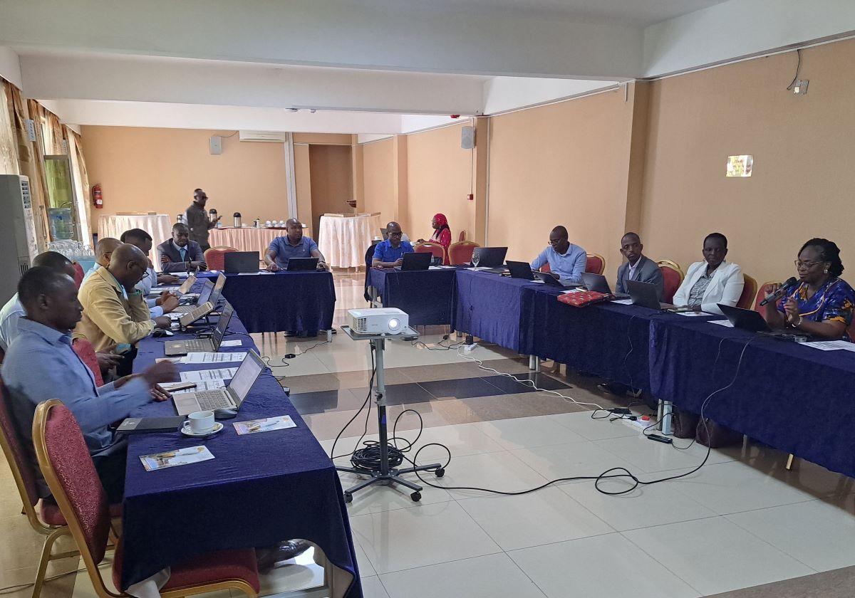 NEPAD_ABNE's tweet photo. AUDA-NEPAD ABNE in partnership with the #Rwanda  Environmental Management Agency (REMA) and other partners conducted a #biosafety risk assessment and management training from 12 – 13 December in Kigali.
@NEPAD_Agency 
@_AfricanUnion https://t.co/0E2V9OiDo0