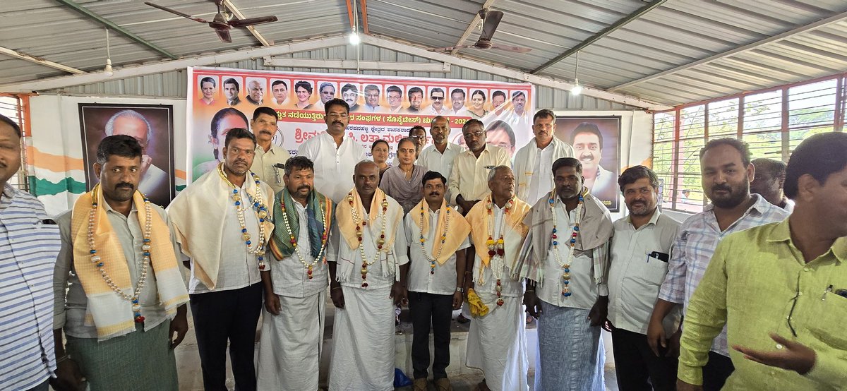 MPLatha_M's tweet photo. ಇಂದು ನನ್ನ ಹರಪನಹಳ್ಳಿ ಮತಕ್ಷೇತ್ರ ವ್ಯಾಪ್ತಿಯ  ರಾಗಿಮಸಲವಾಡ ಗ್ರಾಮದ ವ್ಯವಸಾಯ ಪತ್ತಿನ ಸಹಕಾರ ಸಂಘಕ್ಕೆ ನೂತನವಾಗಿ ಆಯ್ಕೆಯಾದ ನಿರ್ದೇಶಕರುಗಳಿಗೆ 
ಹೃತ್ಪೂರ್ವಕ ಅಭಿನಂದನೆಗಳು. ಸದರಿ ಸಂಘಕ್ಕೆ ಮೊದಲ ಬಾರಿಗೆ ಕಾಂಗ್ರೆಸ್ ಪಕ್ಷದ   ನಿರ್ದೇಶಕರುಗಳು ಆಯ್ಕೆಯಾಗಿದ್ದು, ಇವರನ್ನು ನನ್ನ ಗೃಹ ಕಚೇರಿಯಲ್ಲಿ ಸನ್ಮಾನಿಸಿದರು https://t.co/8L6cxhNJjs