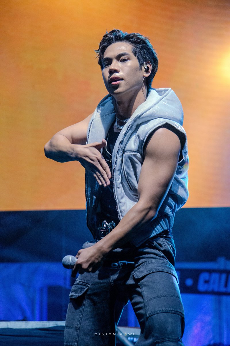 dinisnikowl's tweet photo. Nakakadistract yung braso 😩 @1stoneofc_joker 

1ST ONE ON BLACKOUT
@1stoneOfficial #1stOne
#1stOne_WalaNgIba #NotJustAFestival https://t.co/qBcdpmHqOy
