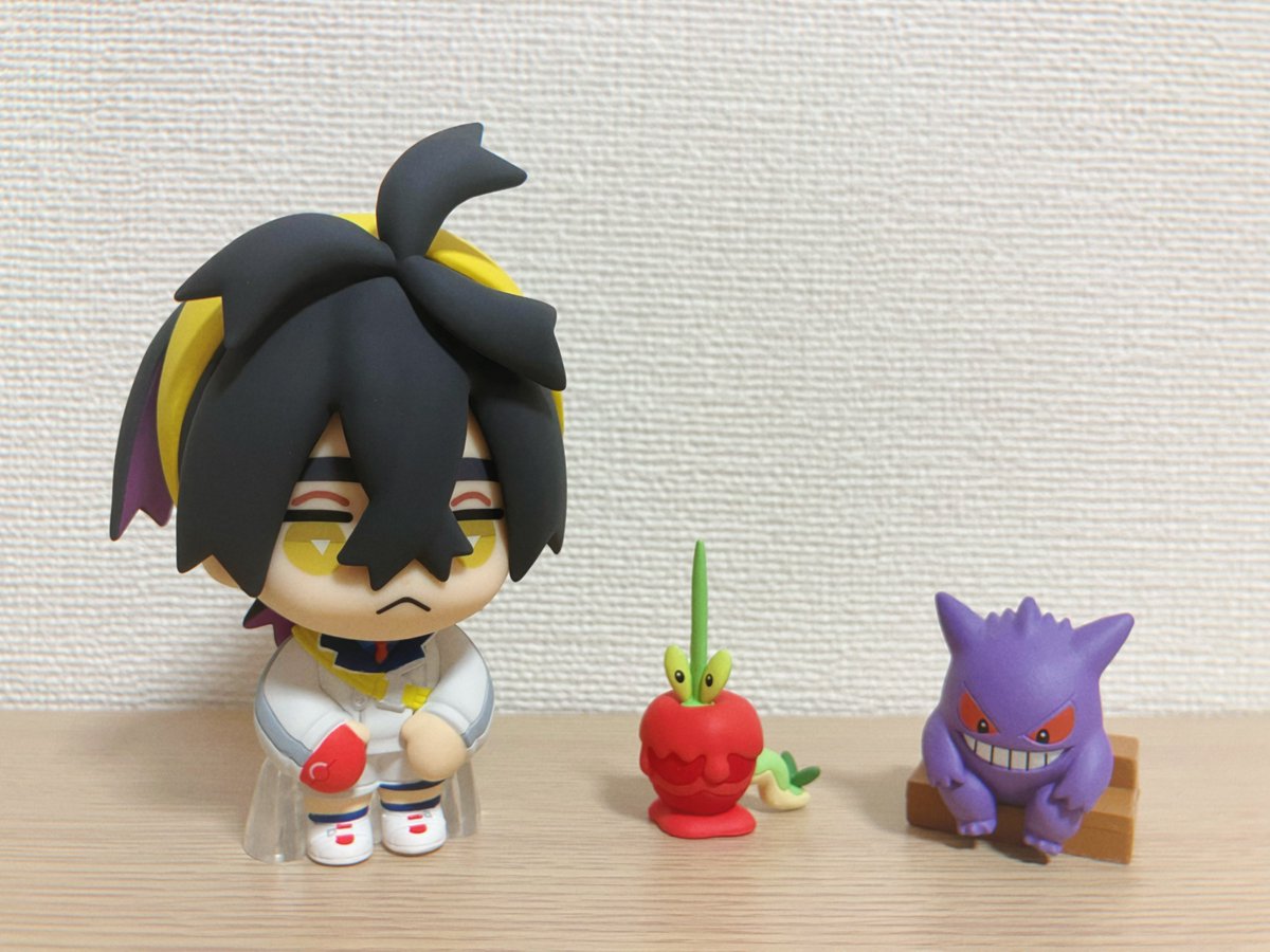 今天终于都到了🥰🥰小手办那像猫猫揣手手的动作好乖，太可爱了🥺