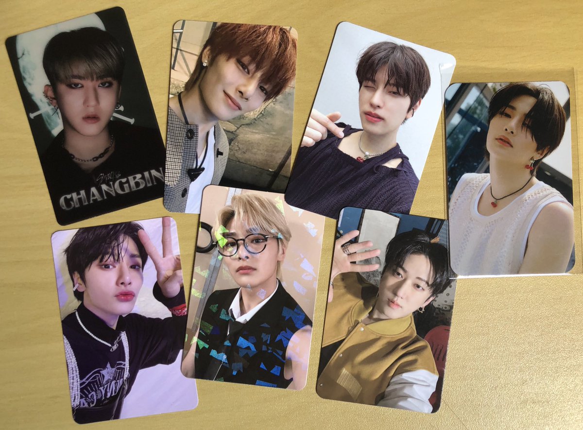 ggukkjhp's tweet photo. Oi gente! 
tô fazendo uma rifa de uns cards originais  é um pôster que eu tenho pra me ajudar na renda kk 

quem quiser, entra em contato comigo que eu posso mandar mais fotos ou vídeos :))

quem não quiser, poderia me ajudar dando rt, por favor? https://t.co/4cBKuCGiJe