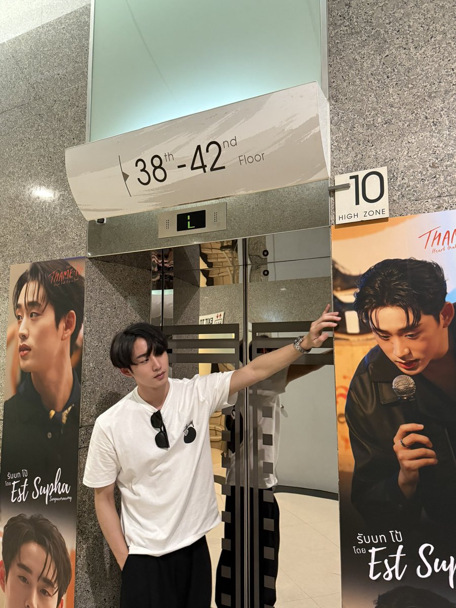 SpreadLoveWithS's tweet photo. มีเด็กไปเก็บโปรเจคค้าบบ 💙 
#est_rvp https://t.co/X39Mi27aJF