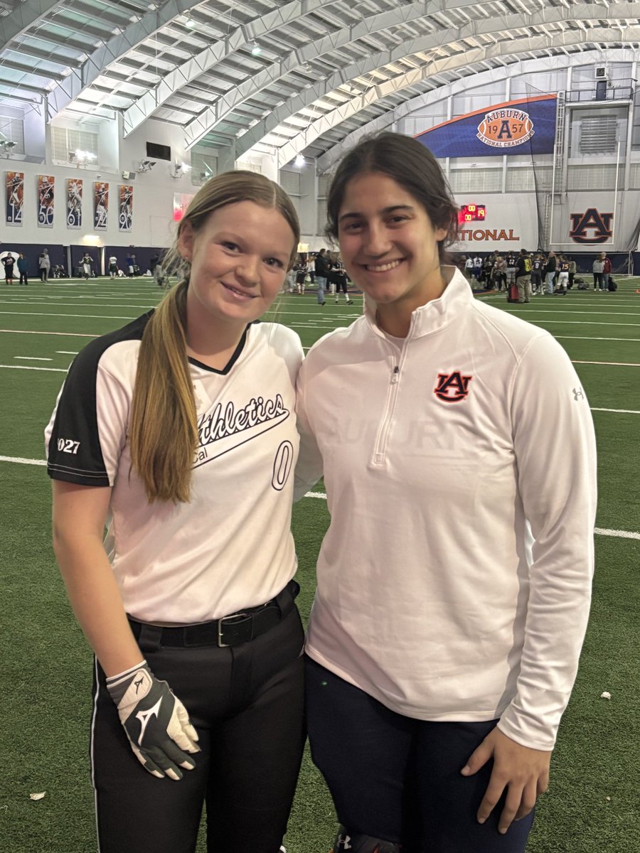 SarahSaucer_0's tweet photo. I had an awesome weekend in Auburn,AL! From working on catching Friday to becoming a better player saturday was great! Thank you Coach @KateMalveaux for everything!@JoshBaxterNSR @Athletics_2027 @AuburnSoftball #All_IN Also got to meet “THE” lefty catcher!! https://t.co/R4AtQTkRcX