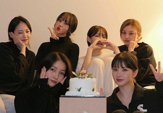 theonlygfriend's tweet photo. Yes! Gfriend did it for us😭 https://t.co/EfAYxctPvL