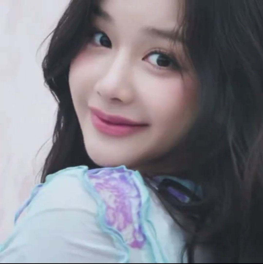 jumean00lm's tweet photo. หวานเอยหวานใจ สวยจัง คนมันสวยมุมไหนก็สวยอะ อยากให้ลอนผมตลอดไป รู้สึกว่ามันรับกับเครื่องหน้าน้องแพรมากกก

LOVE IN MY HEART MV OUT
#BAEMON_LoveInMyHeart
#BABYMONSTER #PHARITA

 https://t.co/UjBofjsyYD