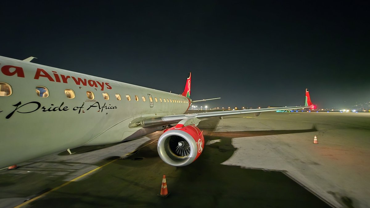 moseskemibaro's tweet image. A couple of weeks later, but no filter needed :) Kenya Airways' Embraer's look like the Pride of Africa anytime of the day! 

#KenyaAirways #KQ #FlightTime #JetSet #TimeToFly #NightFlight #Kenya #Nairobi #Kigali #Rwanda #Africa
