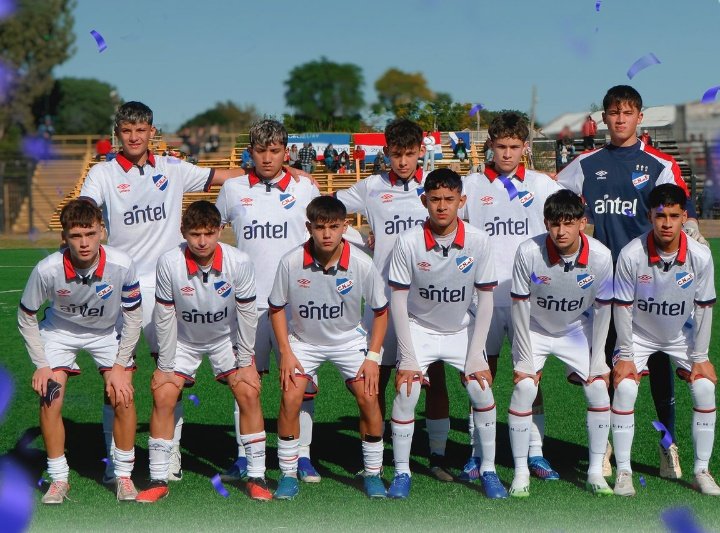juanjoacevedo7's tweet photo. Campeones de formativas 2024
🏆Sub19 Danubio 
🏆Sub17 Defensor Sporting 
🏆Sub16 Defensor Sporting 
🏆Sub15 Defensor
🏆Sub14 Nacional

🏆En tercera el campeón es Peñarol.

⭐⭐⭐⭐⭐ Destacar que Defensor ganó la tabla anual por 5to año consecutivo. https://t.co/8LZwTpTLSF