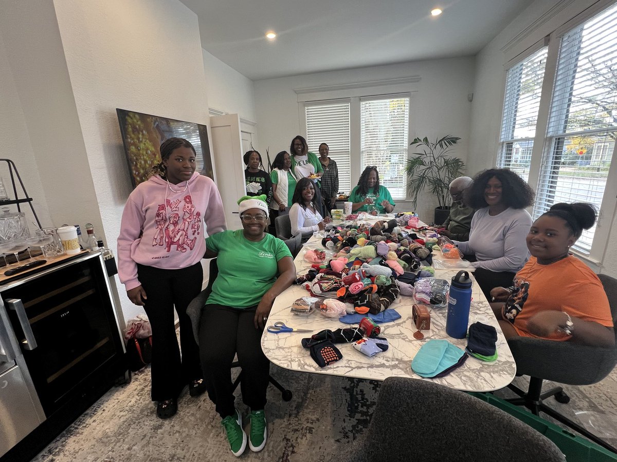 The Austin (TX) Chapter of the Links, Inc.  continues its impactful community service initiative, Socks for Seniors. By members collecting &amp; wrapping thousands of pairs of socks, we are able to provide warmth.
   
#austinlinkschapter 
#austinlinks 
#austintxlinks 
#walinks