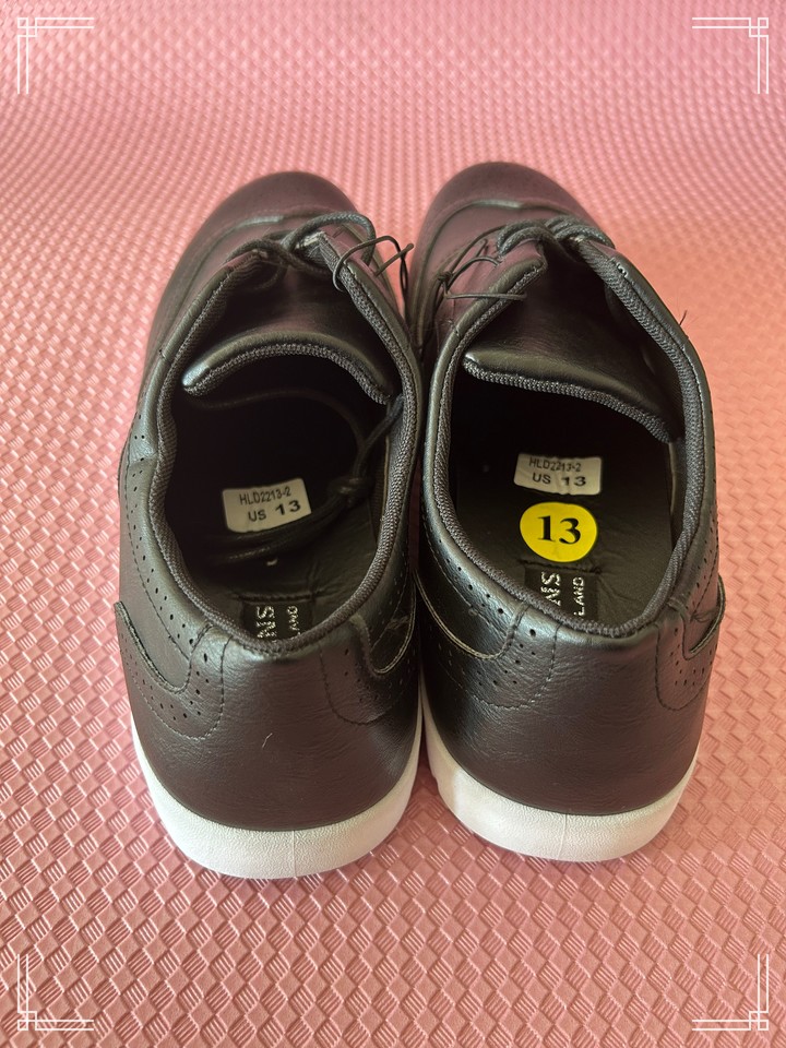 FirstSnowball's tweet photo. 🖤 A timeless blend of comfort and style! These Tim Evans black leather wingtip sneakers are perfect for casual or smart-casual looks. 
Shop here 👉 https://t.co/o7TkeN5GRZ
#SneakerStyle #SmartCasual #WingtipDesign #PoshmarkFinds #TimelessFashion https://t.co/eaNr6GZAOW https://t.co/Kj3YHO77KS